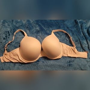 36DDD v.s bra